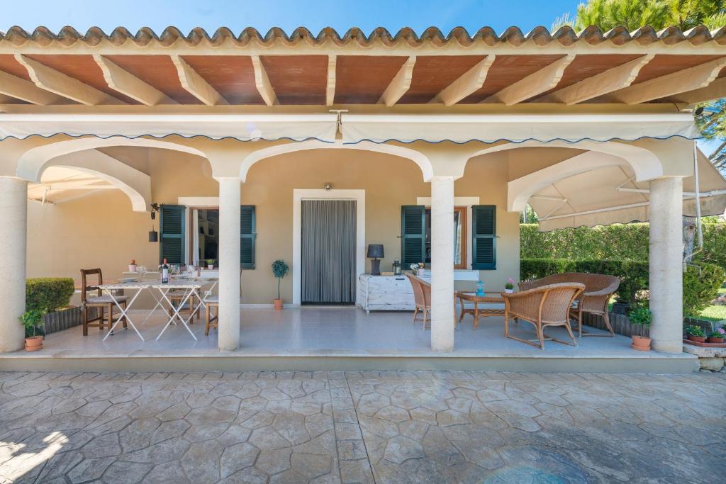Patio nebo venkovní prostory v ubytování Finca Son Macia, amplia piscina, jardines en Selva, cerca de playas