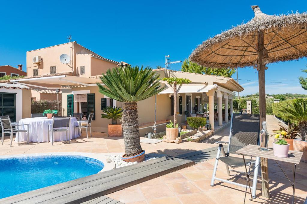 Bazén v ubytování Finca Son Macia, amplia piscina, jardines en Selva, cerca de playas nebo v jeho okolí