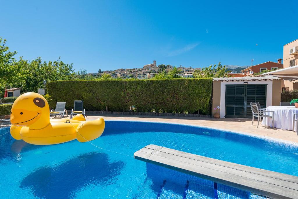 Bazén v ubytování Finca Son Macia, amplia piscina, jardines en Selva, cerca de playas nebo v jeho okolí