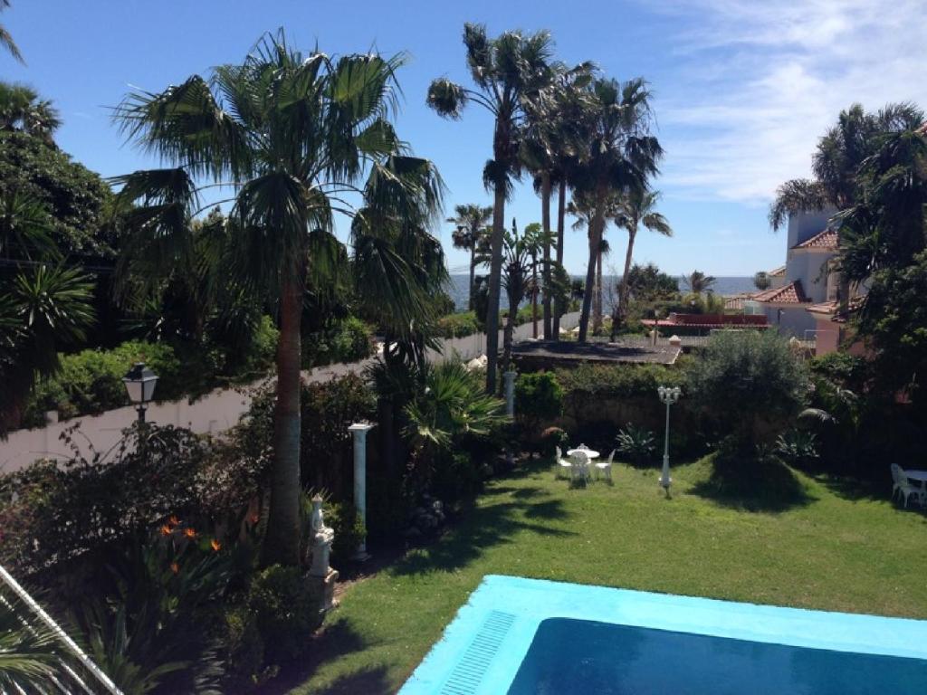 Vista de la piscina de Exclusive villa El Mesidor Puerto Banus Marbella o alrededores