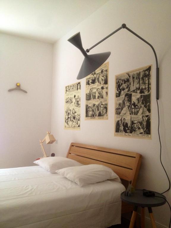 Postel nebo postele na pokoji v ubytování Hôtel de la Pinède