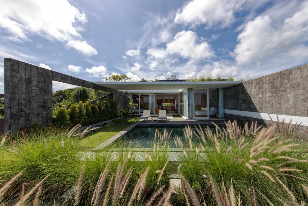 Bazén v ubytování Hideaway Villas Bali Uluwatu by Kanaan Hospitality nebo v jeho okolí