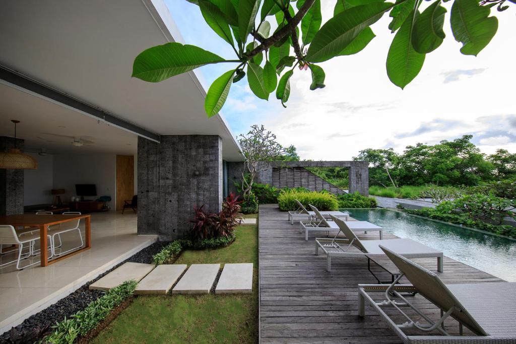 Bazén v ubytování Hideaway Villas Bali Uluwatu by Kanaan Hospitality nebo v jeho okolí