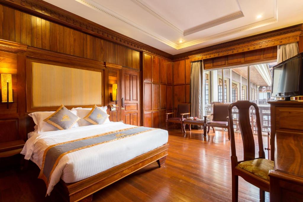Postel nebo postele na pokoji v ubytování Empress Angkor Resort & Spa