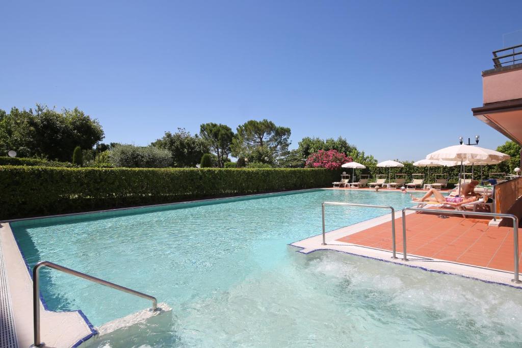 Bazén v ubytování Hotel Sportsman nebo v jeho okolí