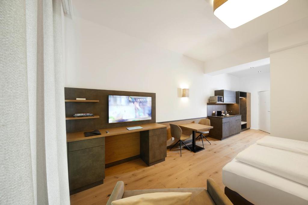 TV a/nebo společenská místnost v ubytování Hotel Gösser Bräu