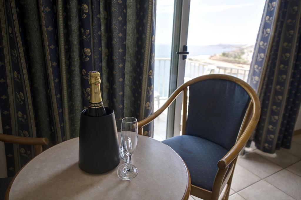 Nápoje v ubytování Sliema Chalet Hotel