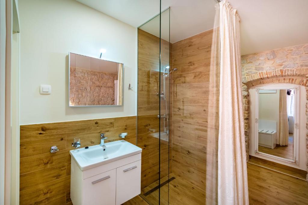 Koupelna v ubytování Idassa Atrium rooms