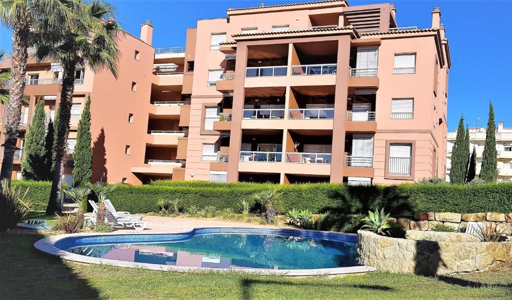 The swimming pool at or close to Apartamento Litoral Mar 7