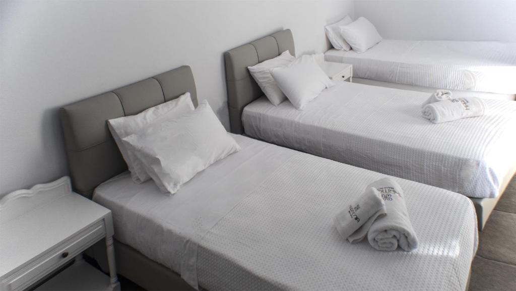 Postel nebo postele na pokoji v ubytování Helios Beach Hotel