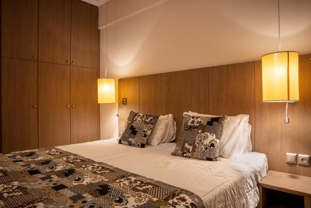 Postel nebo postele na pokoji v ubytování Royalty Suites Seaside