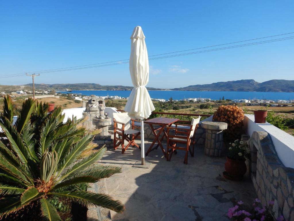 Christos rooms milos - 13