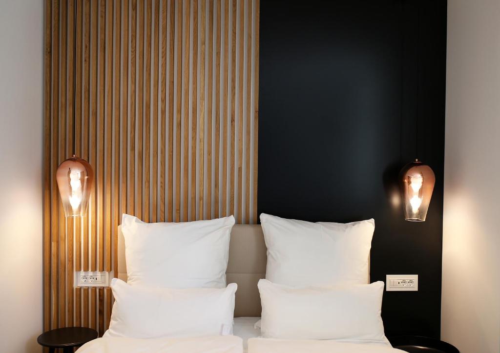 Postel nebo postele na pokoji v ubytování White Rooms Zadar345