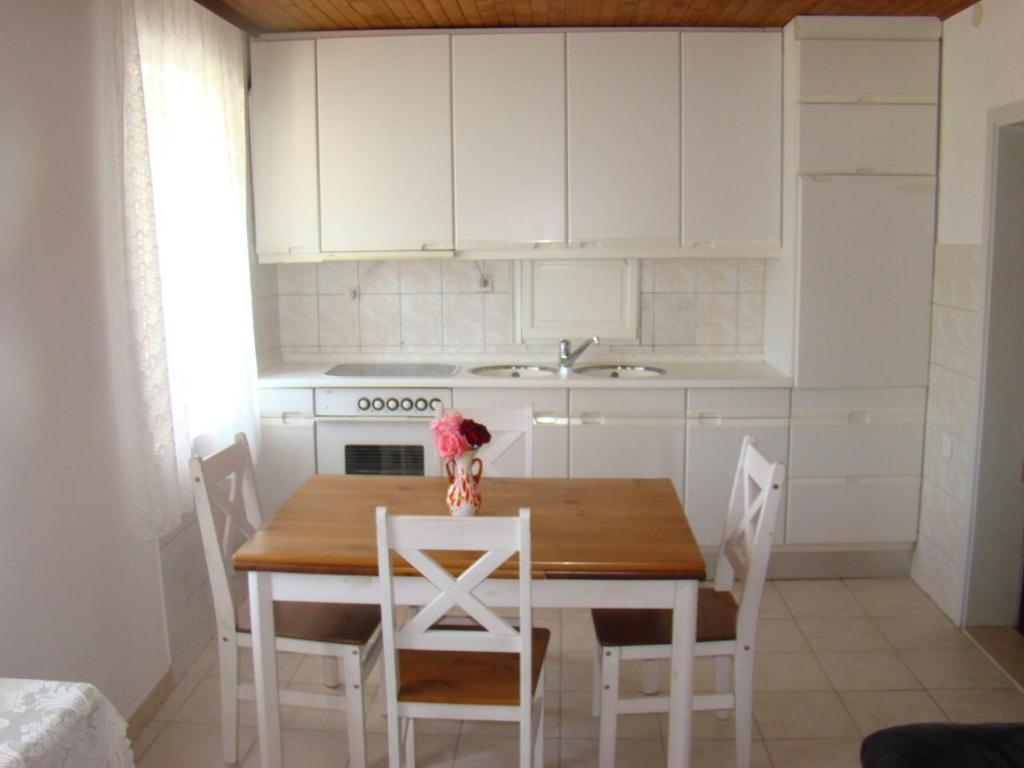 Kuchyň nebo kuchyňský kout v ubytování Stone house Zgogo