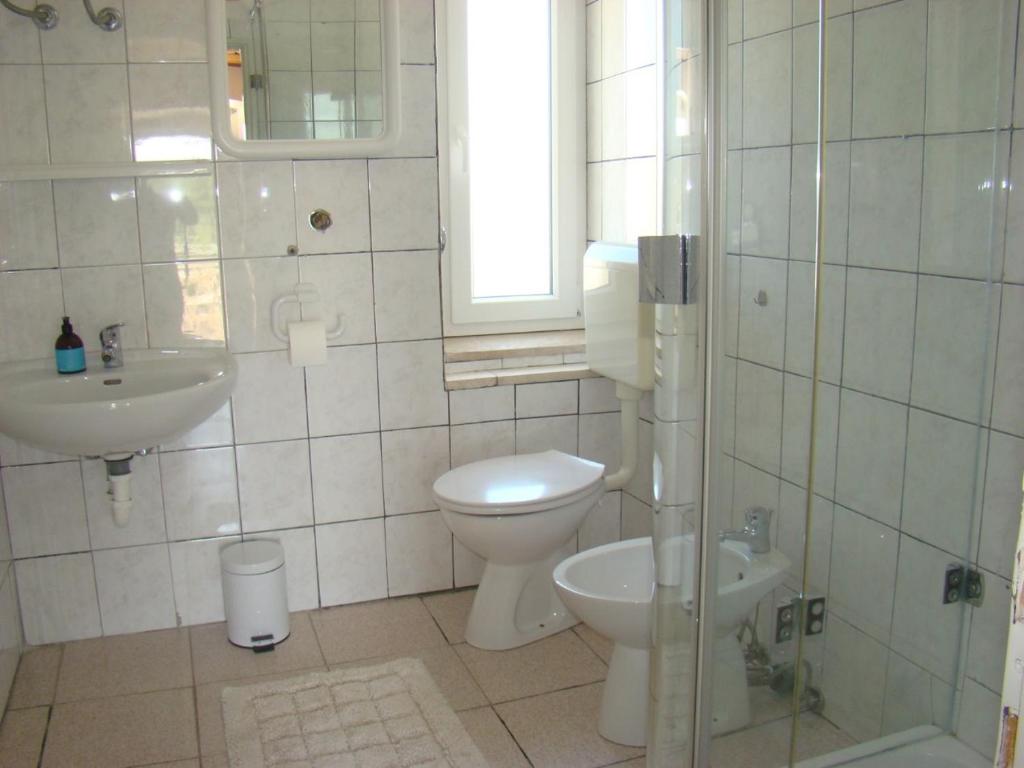 Koupelna v ubytování Stone house Zgogo