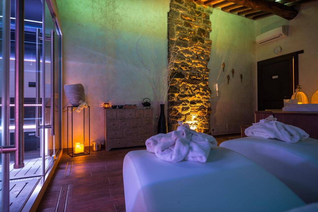Postel nebo postele na pokoji v ubytování Hotel & SPA L'Antico Forziere