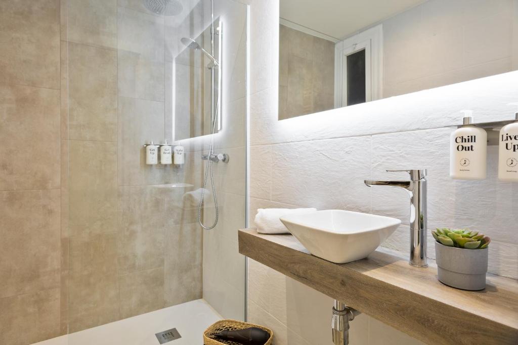 A bathroom at Sitges Group Calm Beach