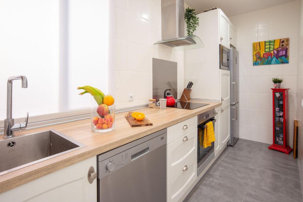 Kuchyňa alebo kuchynka v ubytovaní Sustraia - Local Rentss