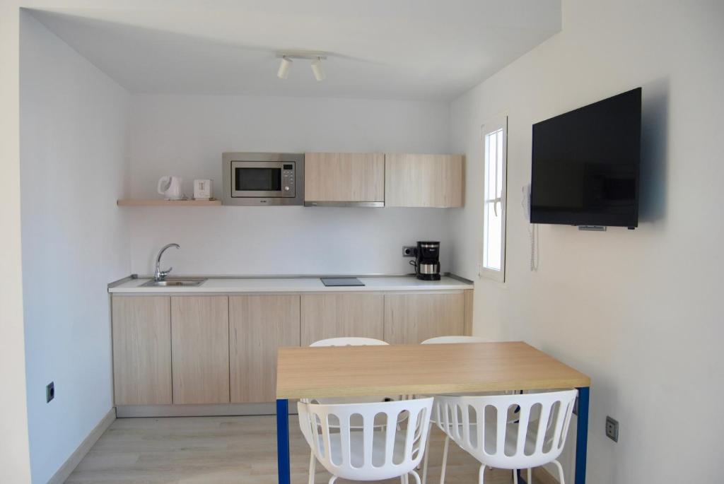 A kitchen or kitchenette at Broncemar Beach Suites