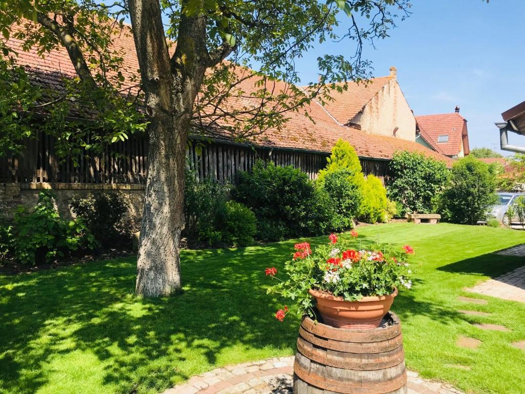 Zahrada ubytování Les Authentics - Le Domaine d'Autrefois & Spa