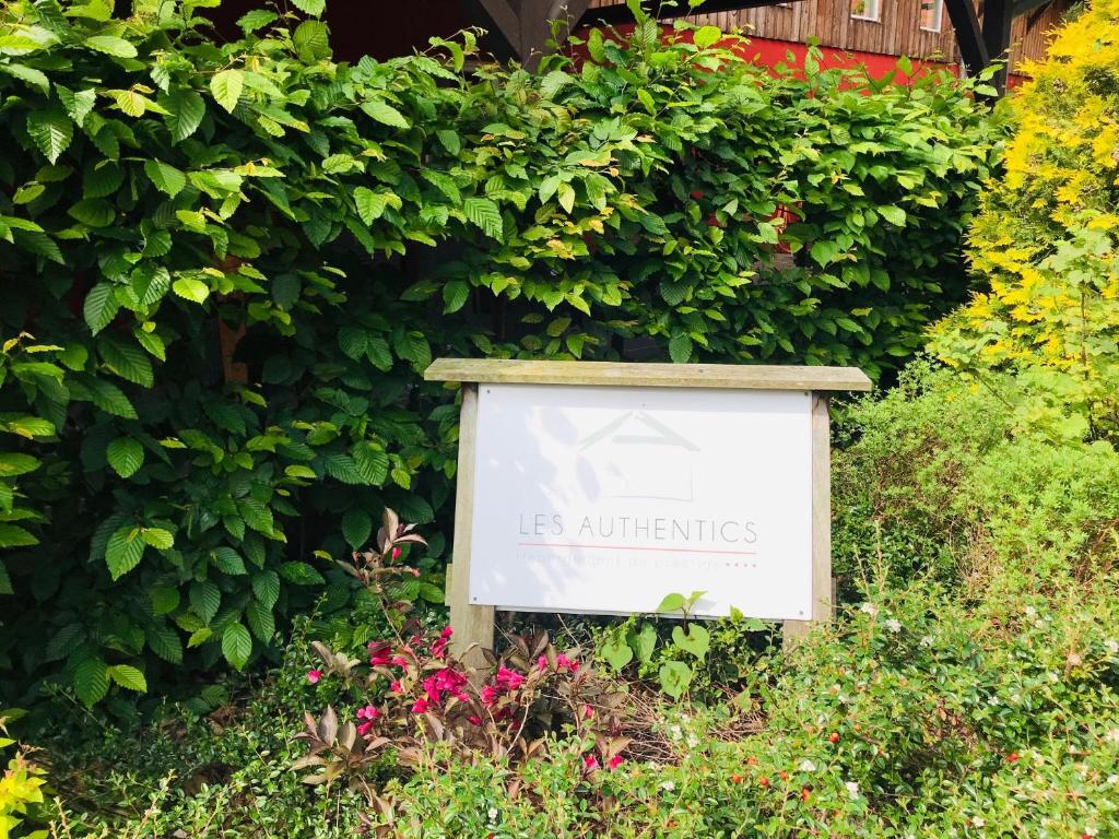 Zahrada ubytování Les Authentics - Le Domaine d'Autrefois & Spa