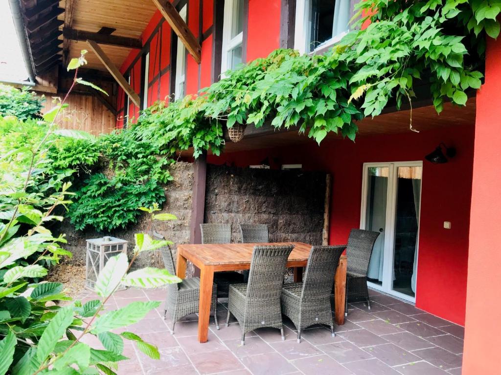 Zahrada ubytování Les Authentics - Le Domaine d'Autrefois & Spa