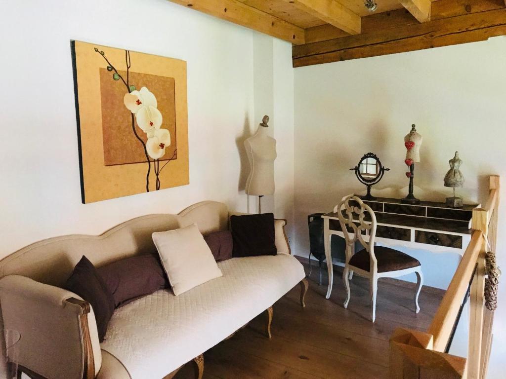 Posezení v ubytování Les Authentics - Le Domaine d'Autrefois & Spa