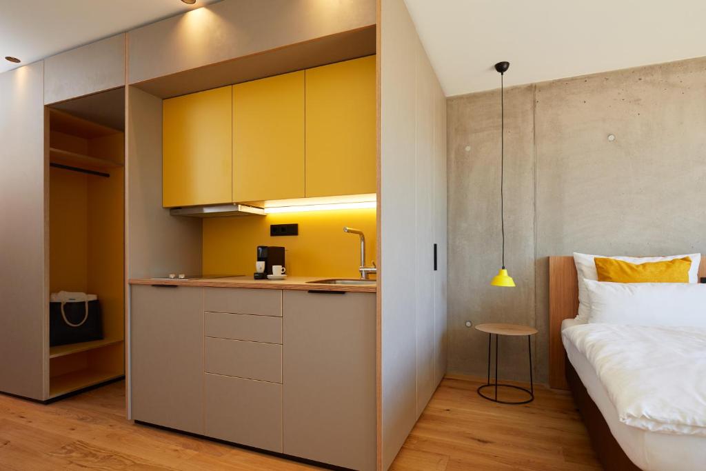 Kuchyň nebo kuchyňský kout v ubytování Sternen Bohlingen Aparthotel