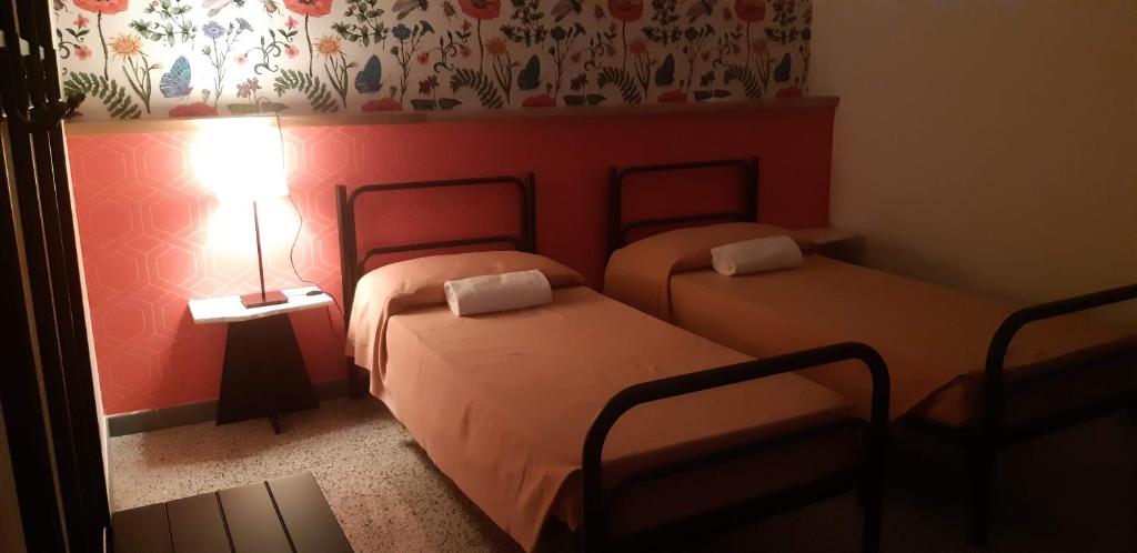 Postel nebo postele na pokoji v ubytování Ostello Tasso