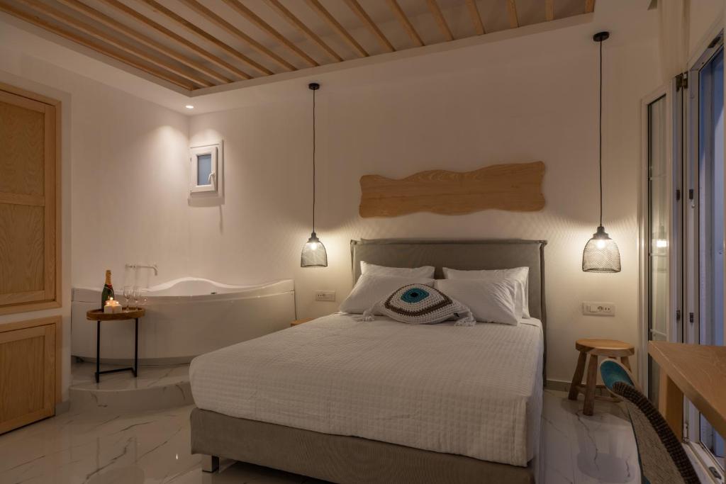 Posteľ alebo postele v izbe v ubytovaní Central Suites Mykonos