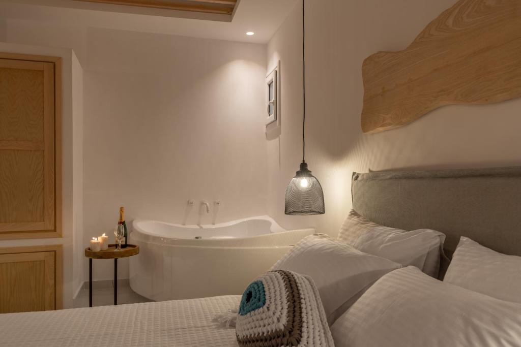 Posteľ alebo postele v izbe v ubytovaní Central Suites Mykonos