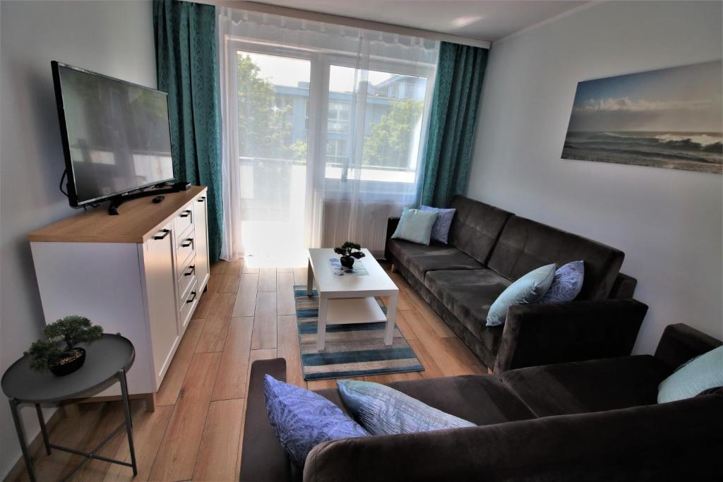 Televízia a/alebo spoločenská miestnosť v ubytovaní Bliżej Morza Luxury Apartments
