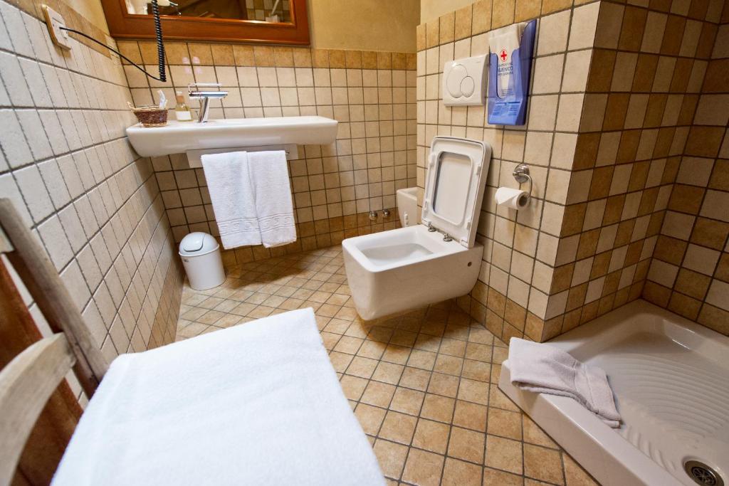 Koupelna v ubytování La Maison Des Vignerons Chambres D'Hotes B&B