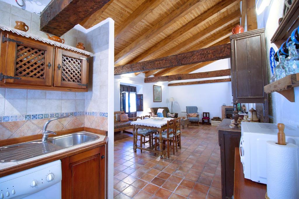 A kitchen or kitchenette at Cuencaloft Alfonso VIII