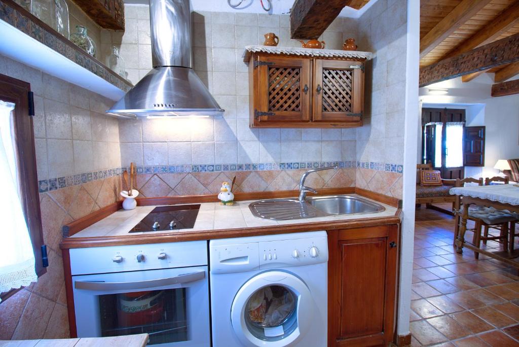 A kitchen or kitchenette at Cuencaloft Alfonso VIII