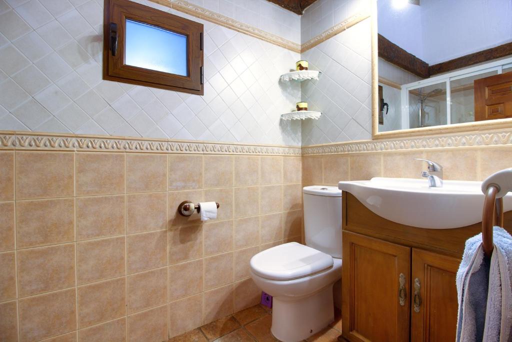 A bathroom at Cuencaloft Alfonso VIII