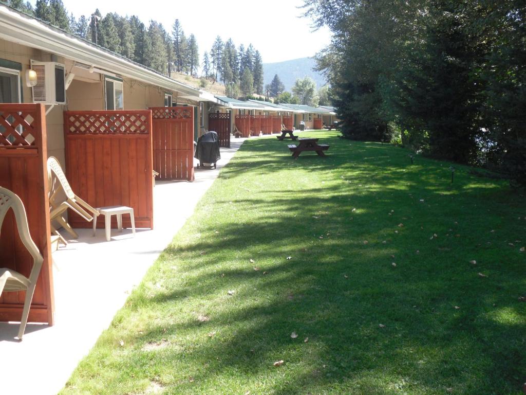 Zahrada ubytování Johnny's Motel