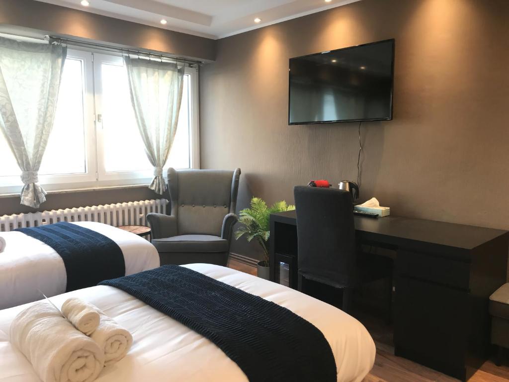 Mike's Four - Twin Room With Shared Bathroom