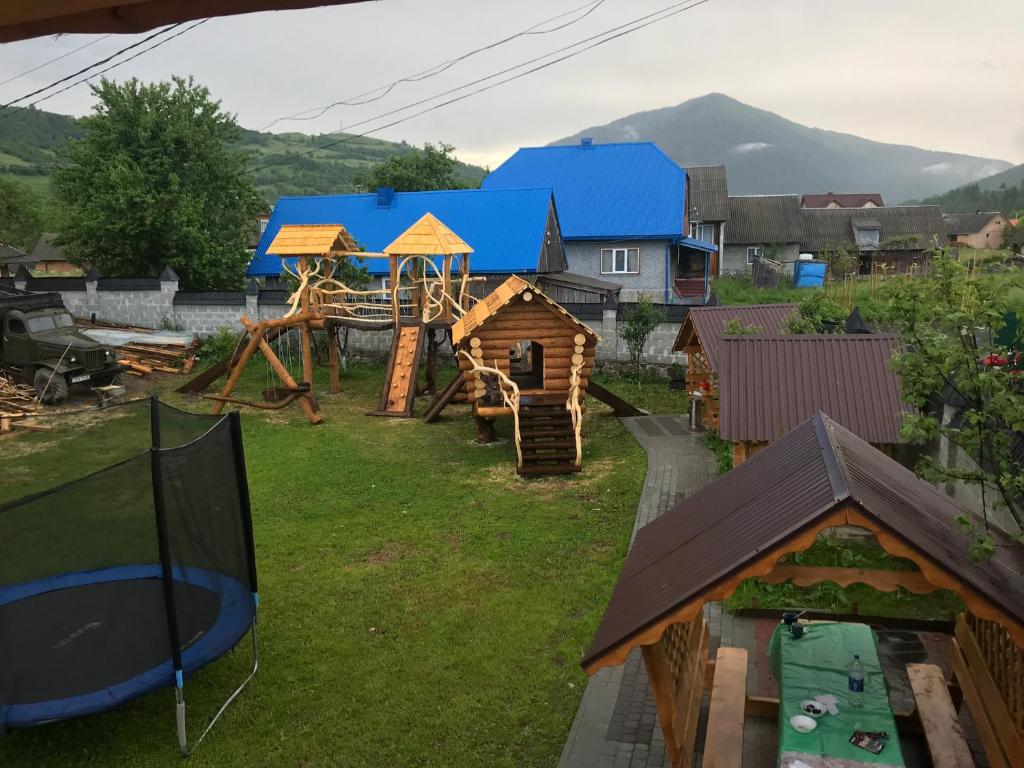 Herní místnost nebo prostor pro děti v ubytování Synevyrskyj Chardash