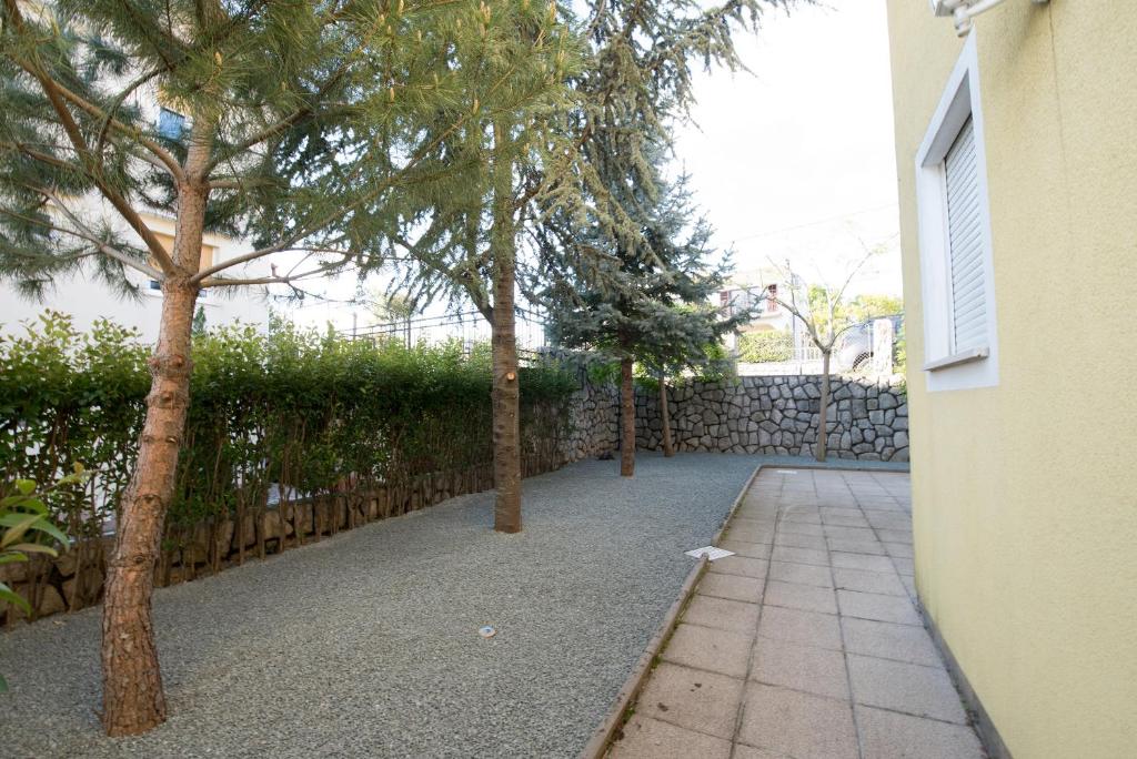 Vonkajšia záhrada v ubytovaní Apartmani BILIC