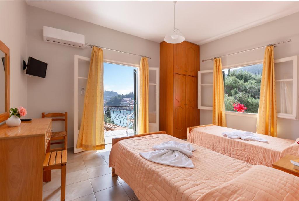 Postel nebo postele na pokoji v ubytování Rapanos Apartments