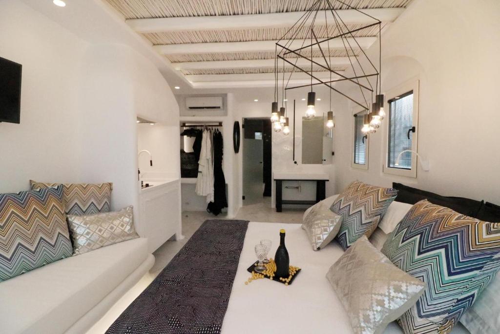 A seating area at Narcissus Luxury Suites