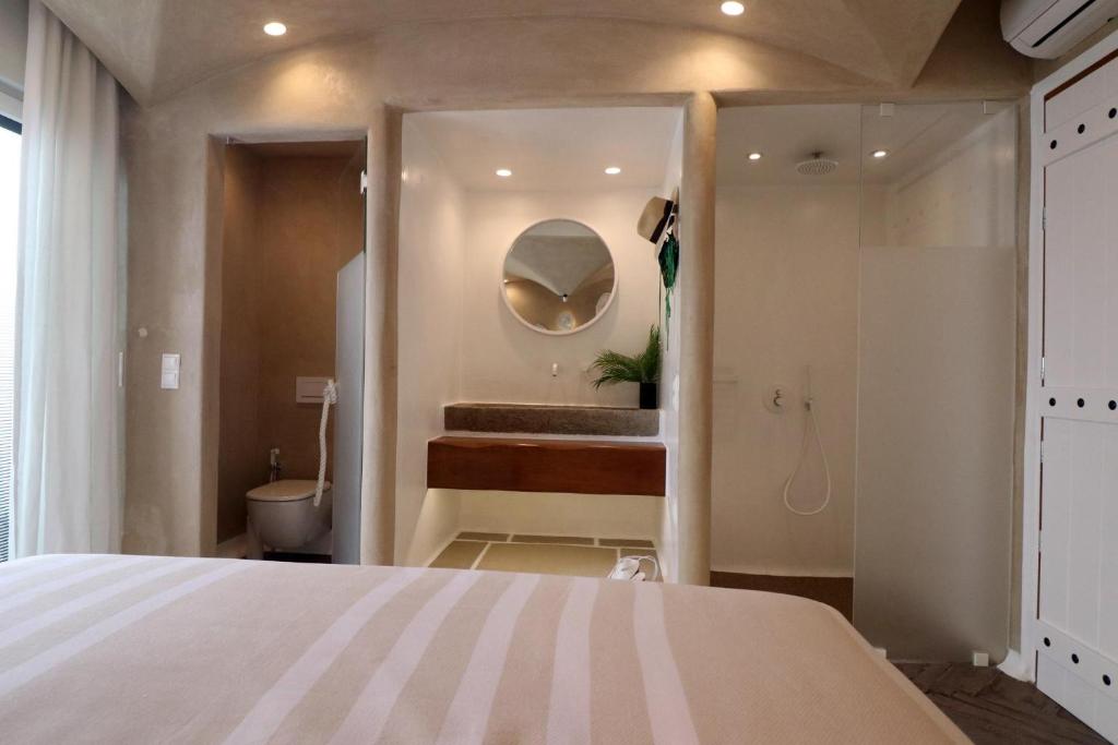 A bed or beds in a room at Narcissus Luxury Suites