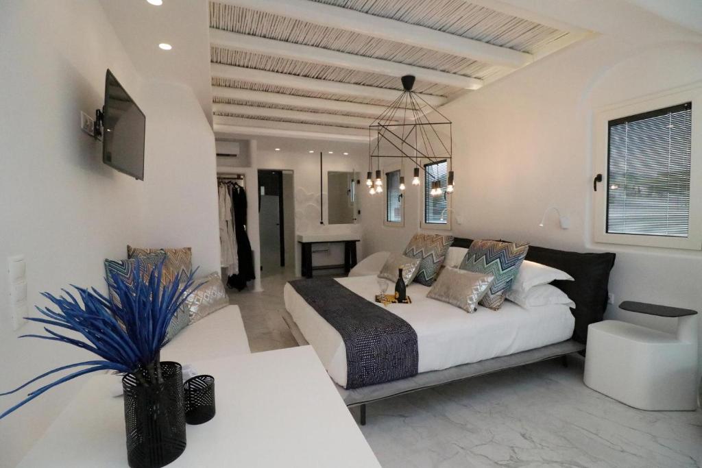 A bed or beds in a room at Narcissus Luxury Suites