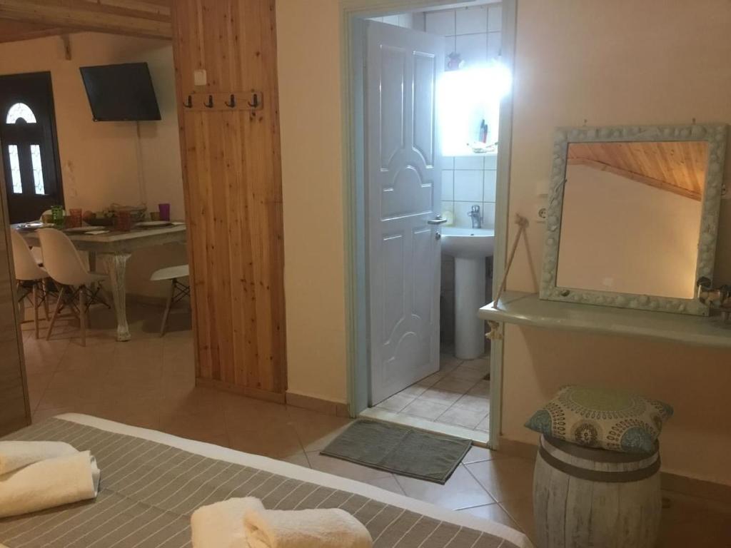 A bathroom at SUNNY STUDIO