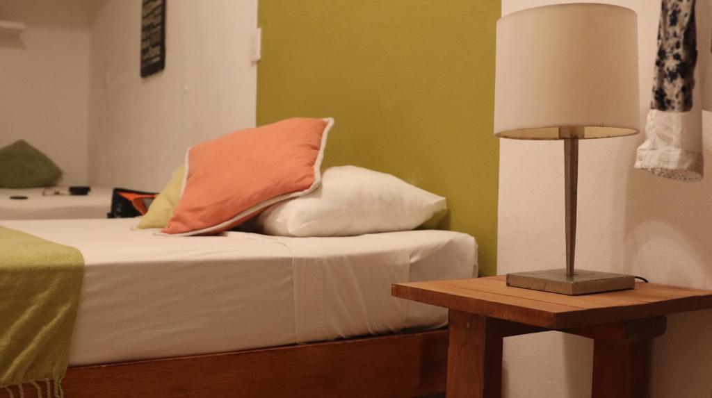 Postel nebo postele na pokoji v ubytování Wabi Hostel