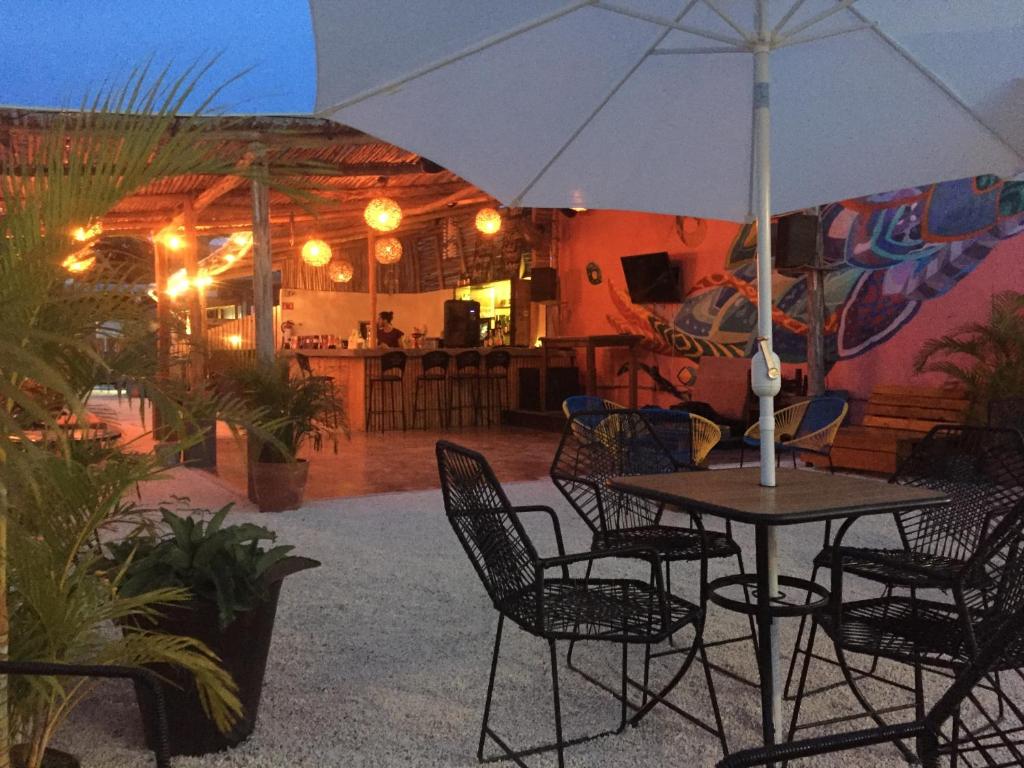 Patio nebo venkovní prostory v ubytování Wabi Hostel