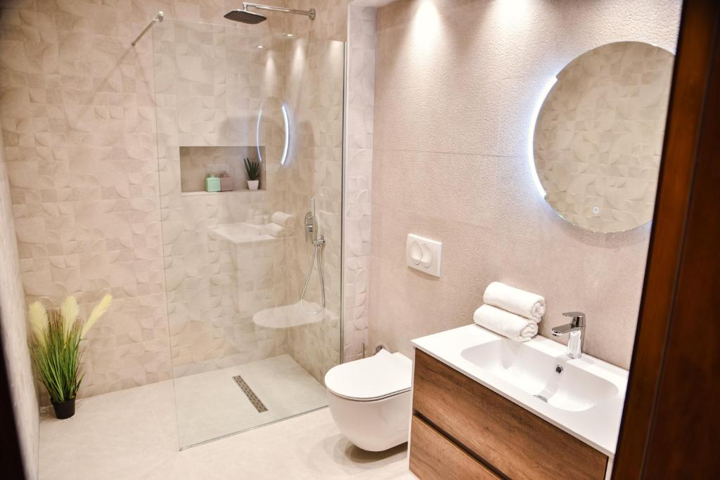 Koupelna v ubytování Pino Boutique Hotel