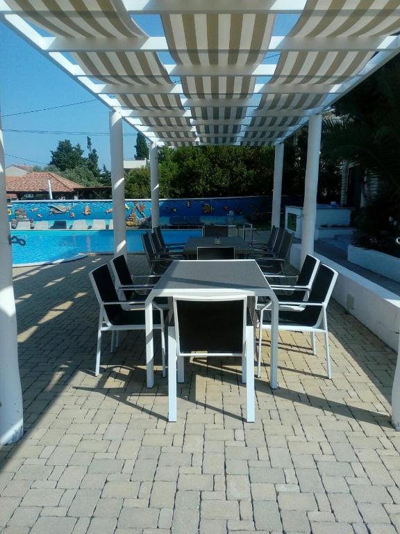 Bazén v ubytování Villa Ani nebo v jeho okolí