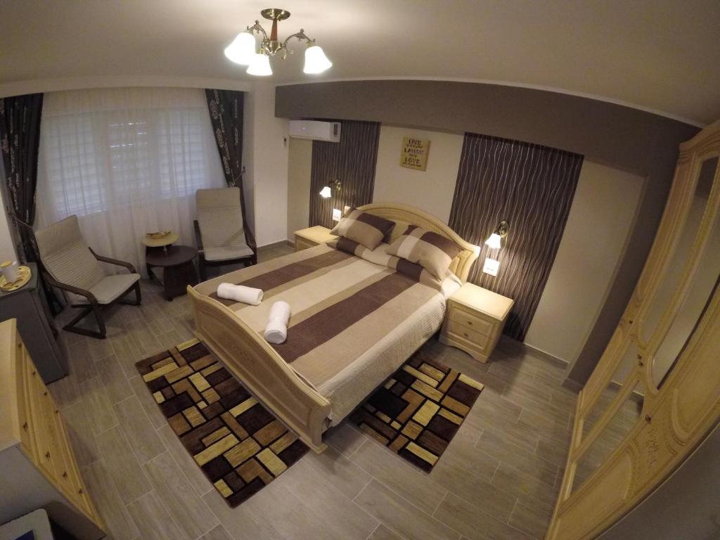 a bedroom with a bed and a table and a chair at Residence ABBA Maritime in Constanţa